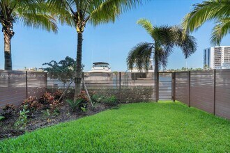 3750 Yacht Club Dr in Miami, FL - Building Photo - Building Photo