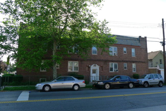 9505 Lefferts Blvd in South Richmond Hill, NY - Building Photo - Building Photo