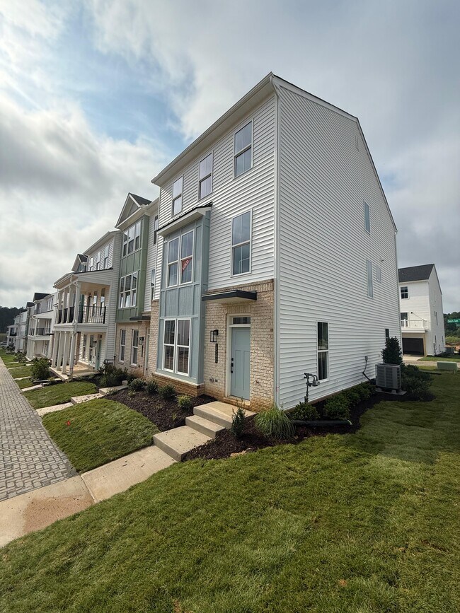 15390 Oasis Sun Aly in Midlothian, VA - Building Photo - Building Photo