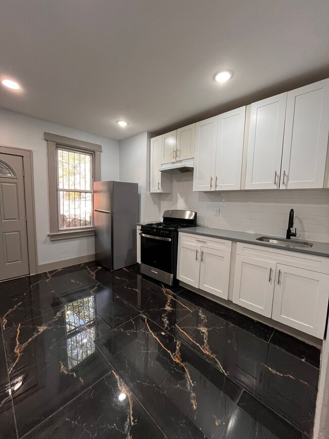 206 Myrtle Ave, Unit 1