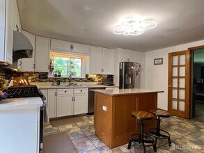 265 Friendship Rd in Cranbury, NJ - Building Photo - Building Photo