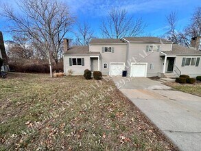 1924 E 97th St in Kansas City, MO - Building Photo - Building Photo