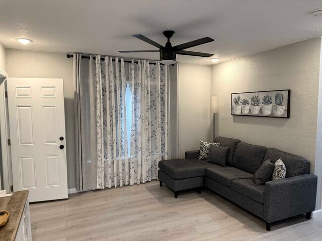 2819 S Pine St in San Antonio, TX - Building Photo - Building Photo