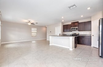 6986 King Crk Dr in Sun City Center, FL - Building Photo - Building Photo