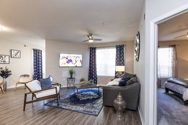 Tuscany Bay Apartments in Tampa, FL - Building Photo - Building Photo
