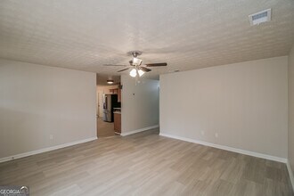 5862 Homestead Cir in Rex, GA - Building Photo - Building Photo