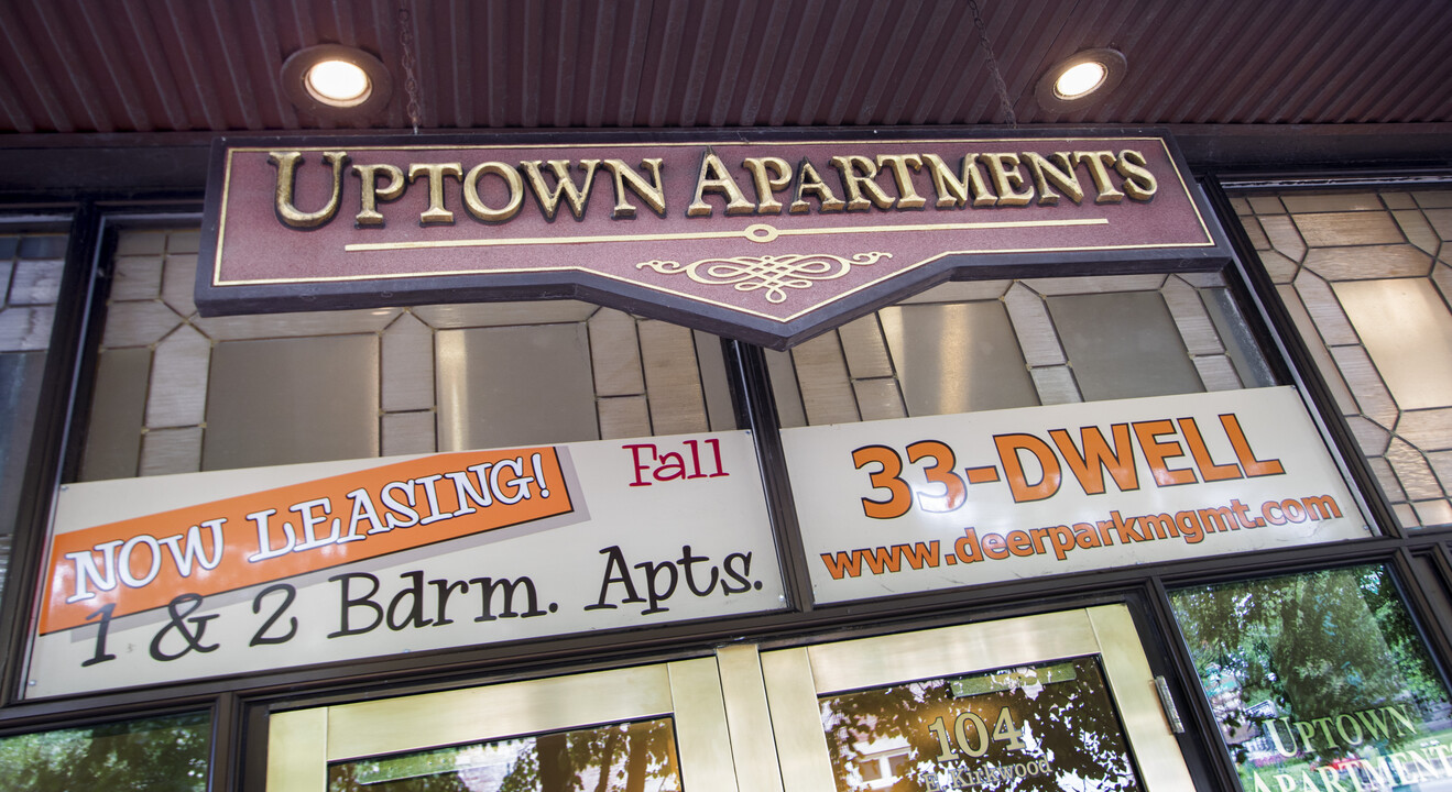 104 E Kirkwood Ave, Unit Unit 101 in Bloomington, IN - Foto de edificio