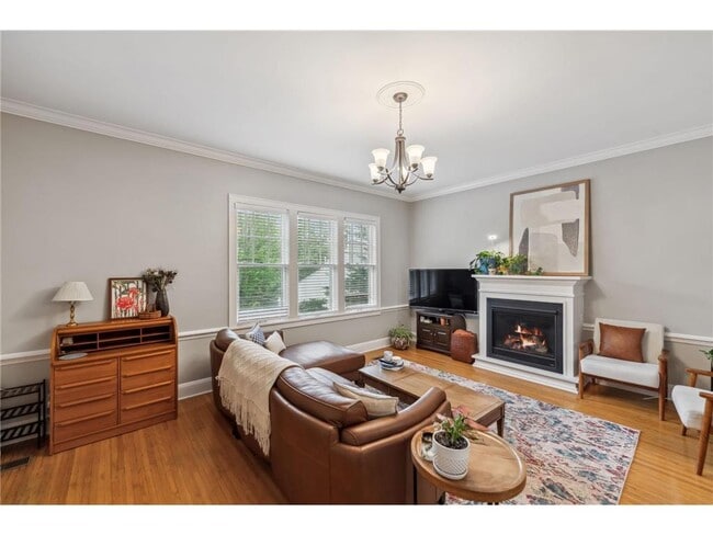 813 Kenwood Pkwy in Minneapolis, MN - Building Photo - Building Photo
