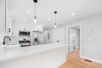 28 Grosvenor Ave in Providence, RI - Building Photo - Building Photo