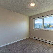 4407 San Roberto Ave, Unit 4 in Anchorage, AK - Foto de edificio - Building Photo