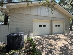 1880 Royal St in Salado, TX - Foto de edificio - Building Photo