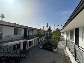 1138 9th St, Unit J in Santa Monica, CA - Building Photo - Building Photo