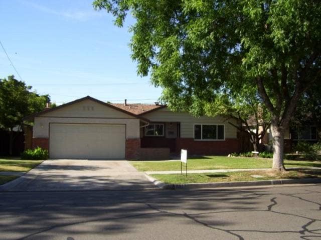 property at 2817 E Hampton Way