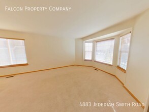 4883 Jedediah Smith Rd in Colorado Springs, CO - Foto de edificio - Building Photo