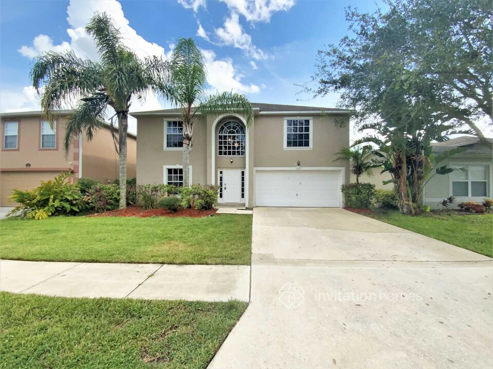 1765 Sawgrass Dr SW in Palm Bay, FL - Foto de edificio