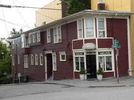 418 E John St, Unit Apt C in Seattle, WA - Building Photo