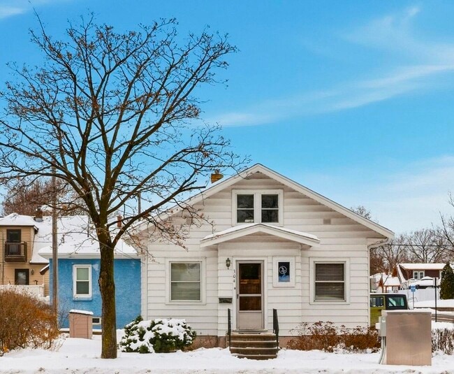 property at 304 Losey Blvd S