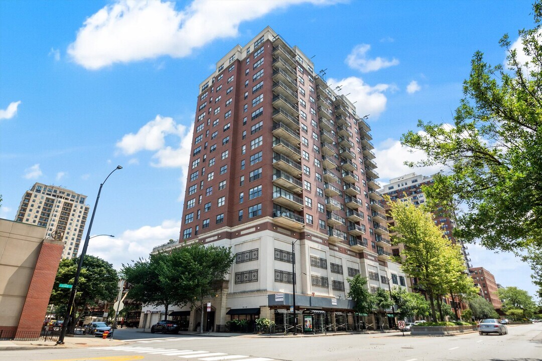 5 E 14th Pl in Chicago, IL - Building Photo