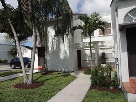 4864 NW 97th Ct, Unit 349 in Doral, FL - Building Photo