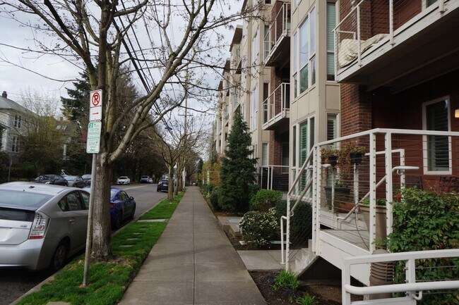 4280 S Corbett Ave in Portland, OR - Building Photo - Building Photo