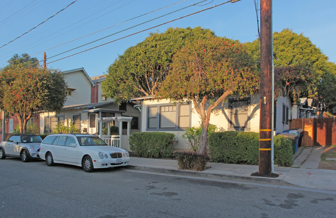 2411-2417 2nd St in Santa Monica, CA - Foto de edificio