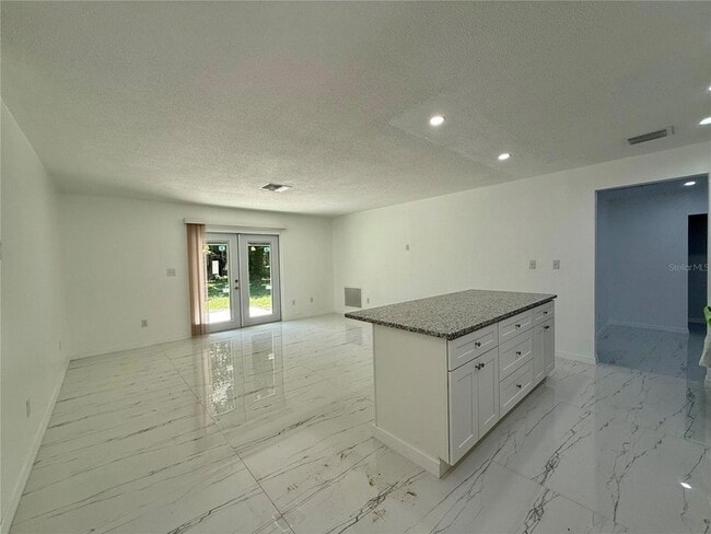 1617 Birch St, Unit 305 in Lake Placid, FL - Building Photo - Building Photo