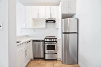 102 Fulton St in New York, NY - Building Photo - Building Photo