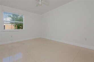 6292 NW 186th St, Unit 304 in Hialeah, FL - Foto de edificio - Building Photo