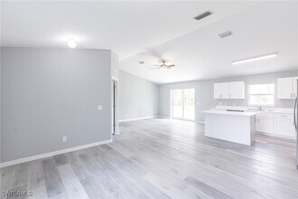 2908 35th St W in Lehigh Acres, FL - Foto de edificio - Building Photo