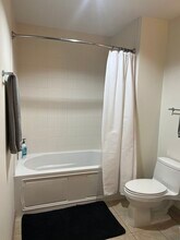 120 S 31st Ave, Unit 5313 in Omaha, NE - Foto de edificio - Building Photo