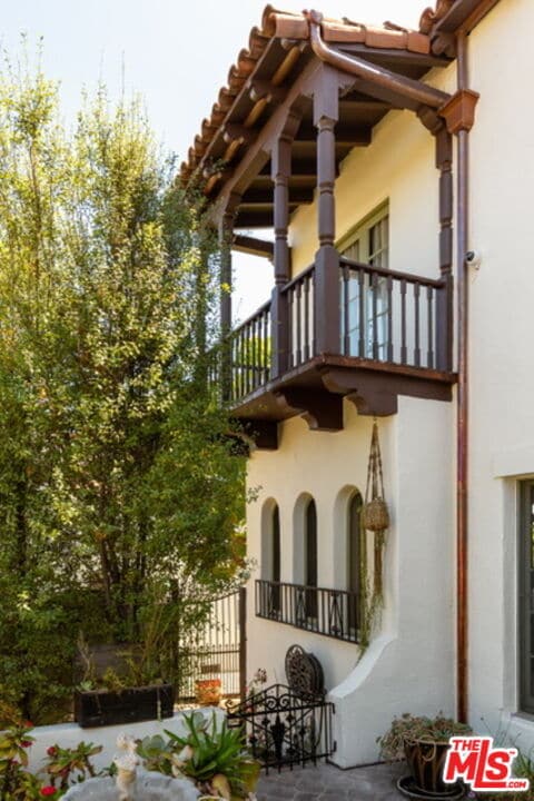 property at 4918 Angeles Vista Blvd