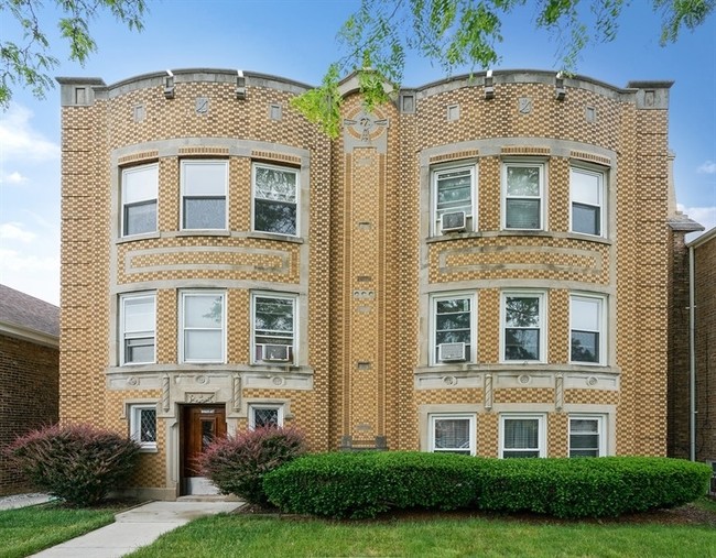 6025 W Eddy St in Chicago, IL - Building Photo - Building Photo