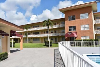 1885 NE 121st St, Unit 16 in North Miami, FL - Foto de edificio - Building Photo