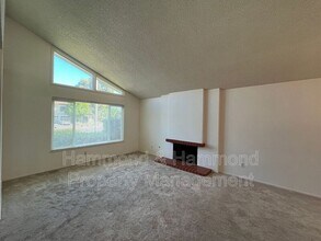 11735 La Tierra Ct in Los Angeles, CA - Foto de edificio - Building Photo