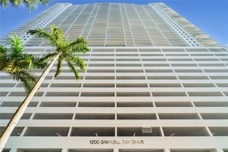 1200 Brickell Bay Dr, Unit 4306 in Miami, FL - Foto de edificio - Building Photo