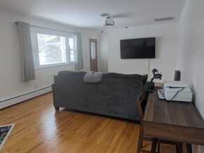 212 Dewey St in Bennington, VT - Building Photo - Building Photo