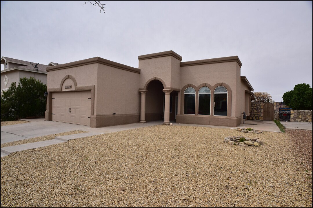 14149 Warren Belin Dr in Horizon City, TX - Building Photo