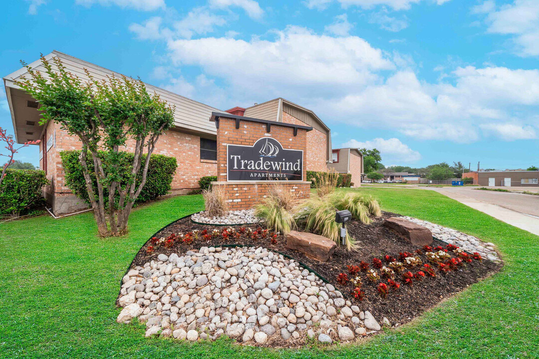 Tradewind in Mesquite, TX - Building Photo