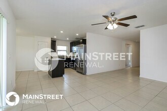 1499 Swan Lake Cir in Dundee, FL - Foto de edificio - Building Photo