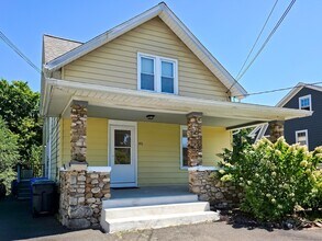 85 Ivy St in Branford, CT - Foto de edificio - Building Photo