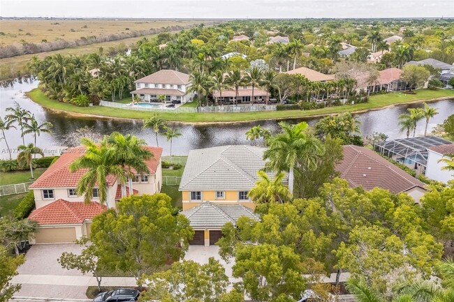 1050 Lavender Cir in Weston, FL - Building Photo - Building Photo