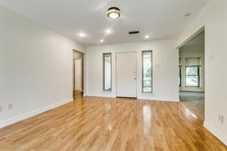 2000 Geneva Dr in Richardson, TX - Building Photo - Building Photo
