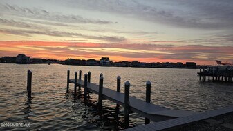 517 Bayview Dr in Toms River, NJ - Building Photo