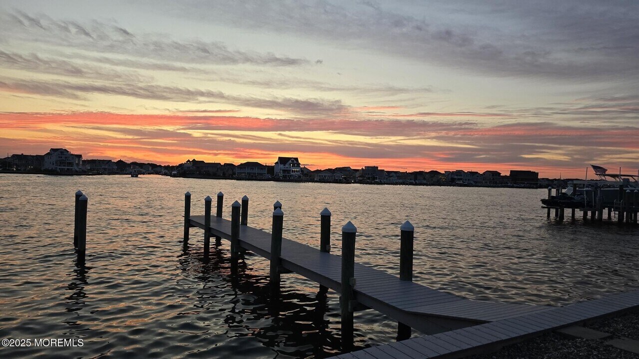 517 Bayview Dr in Toms River, NJ - Building Photo