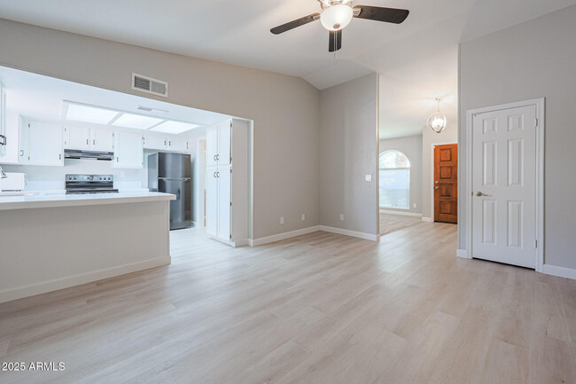 12031 N 53rd Ave in Glendale, AZ - Building Photo - Building Photo