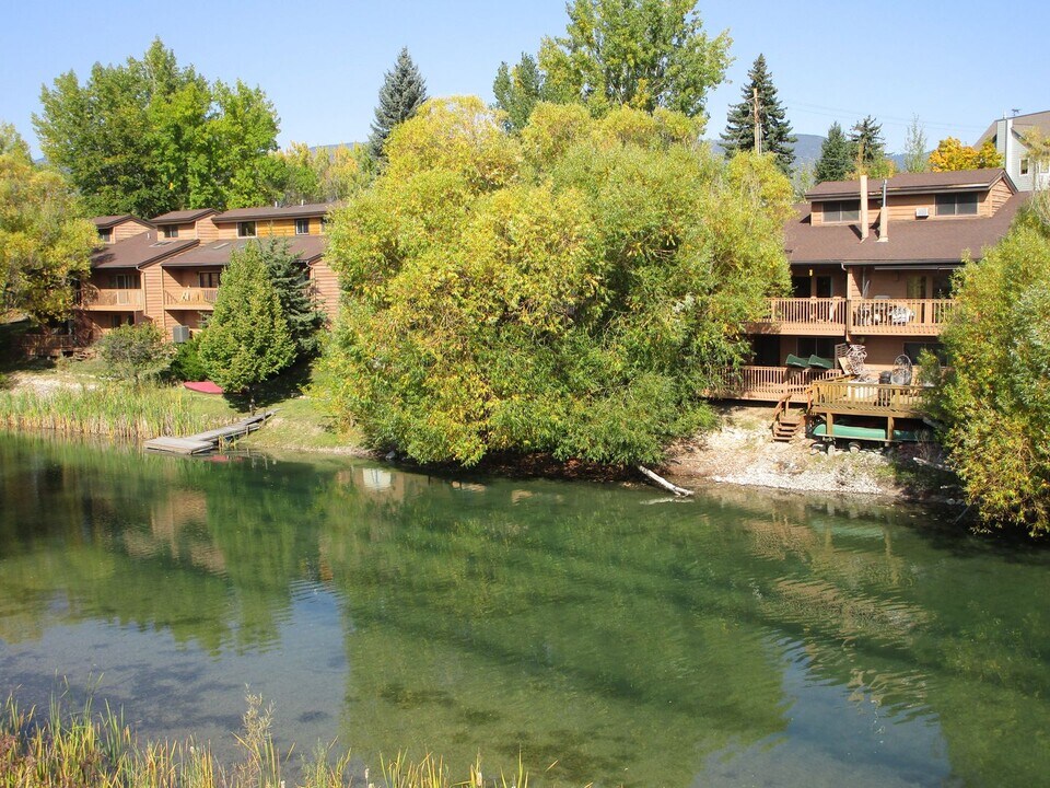 130 Miles Ave in Whitefish, MT - Foto de edificio