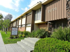 Roscoe Lanai in CANOGA PARK in Canoga Park, CA - Building Photo - Building Photo