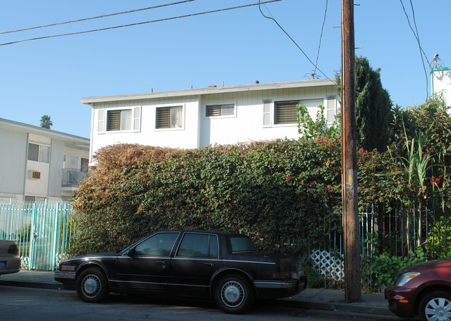 5525 Bonner Ave in North Hollywood, CA - Building Photo - Building Photo