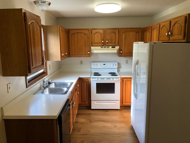 141-143-143 Southpark Dr in Wadsworth, OH - Building Photo - Building Photo