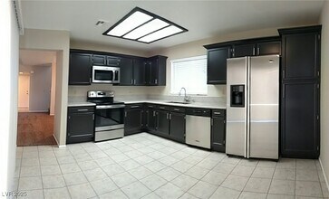 111 Quiet Desert Ln in Henderson, NV - Building Photo - Building Photo